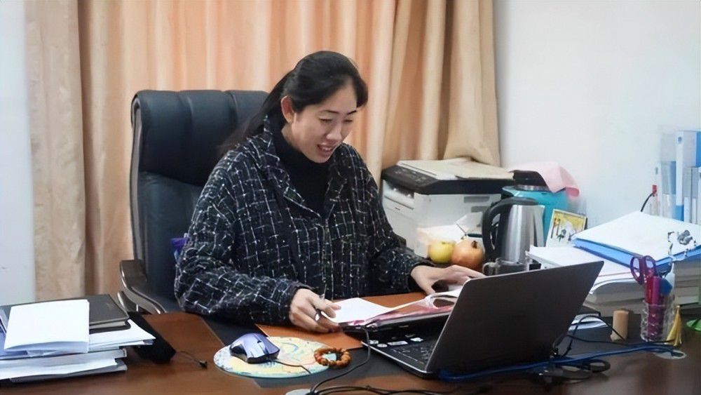 观众只是笑了，观众的笑声让杰西卡很生气，她气冲冲地让卡奇想想办法，不过他最终没有什么举动。